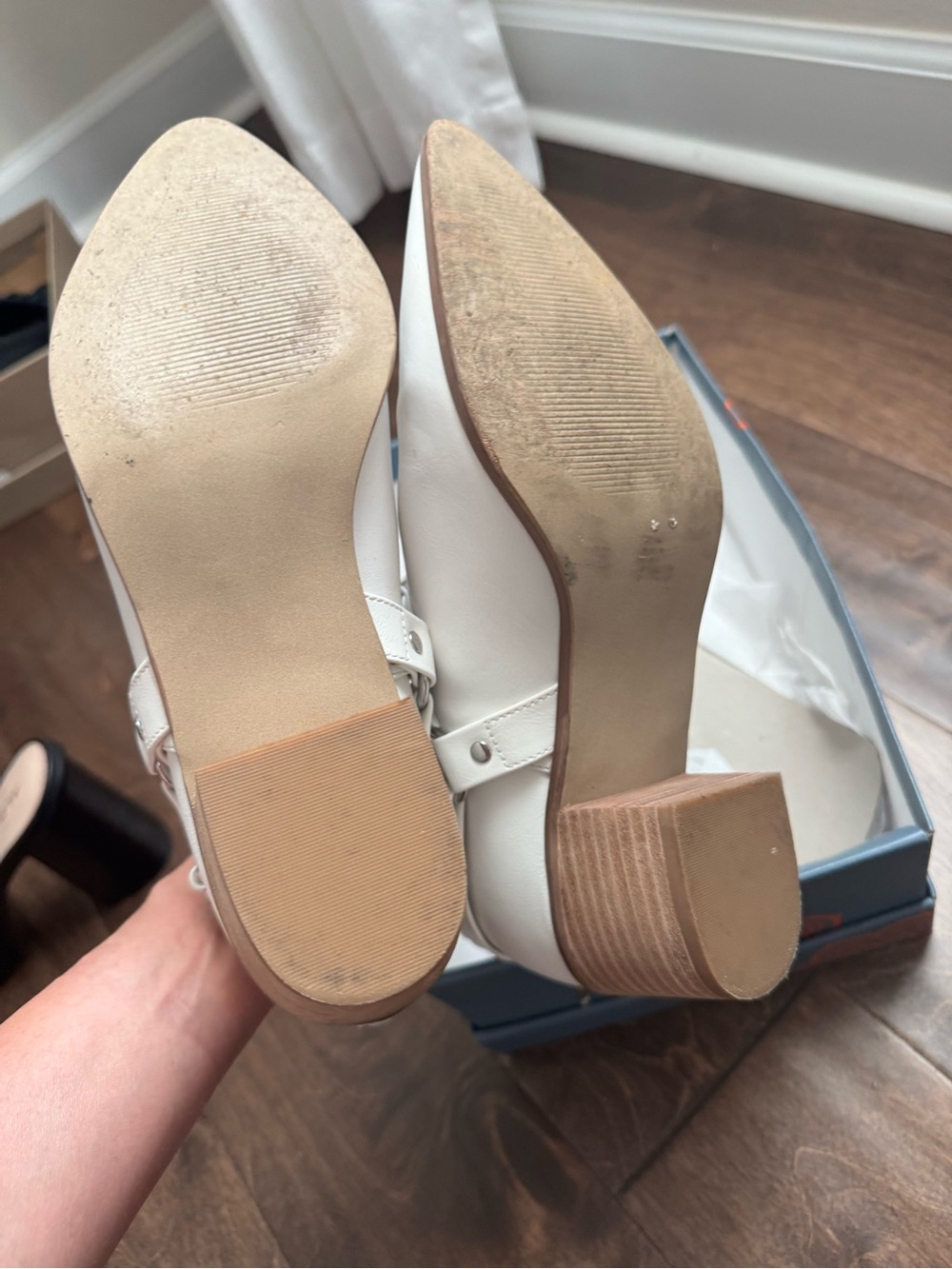 Carlos by Carlos Santana White Pointed Ankle Booties with Ring Strap - Picture 3 of 3